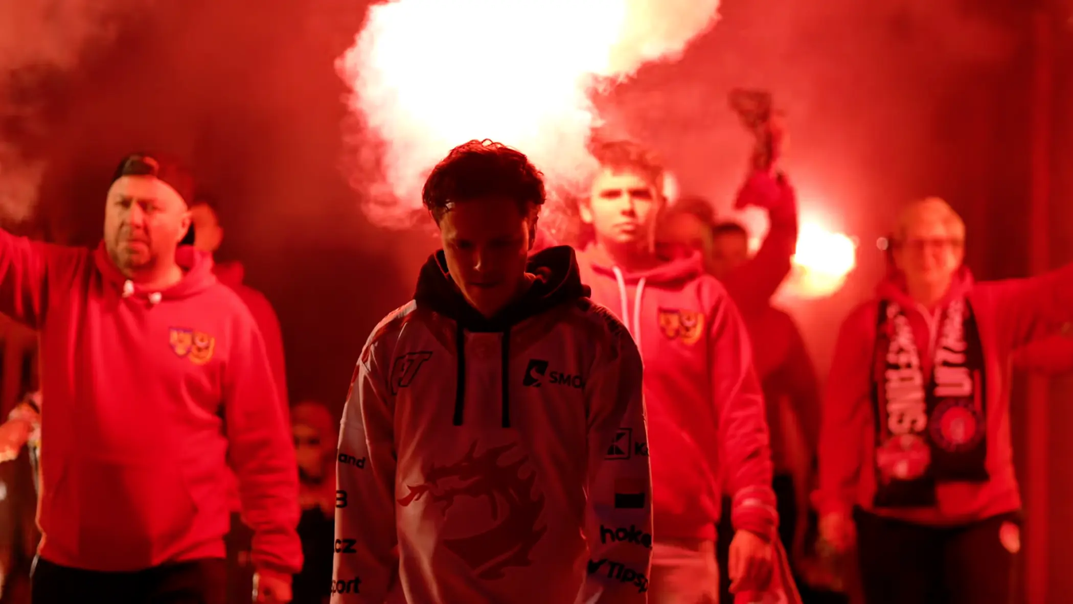 hero pozadí s fanoušky Ocelářů Třinec